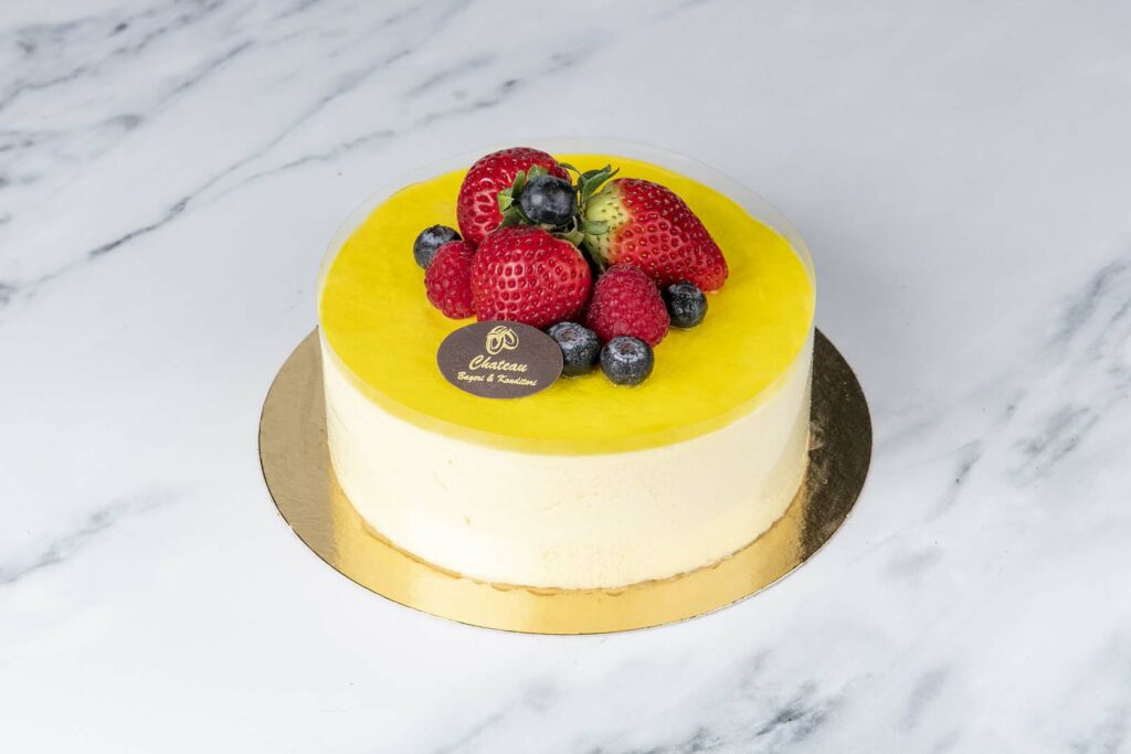 Bild på en tårta med passionsfruktsmousse